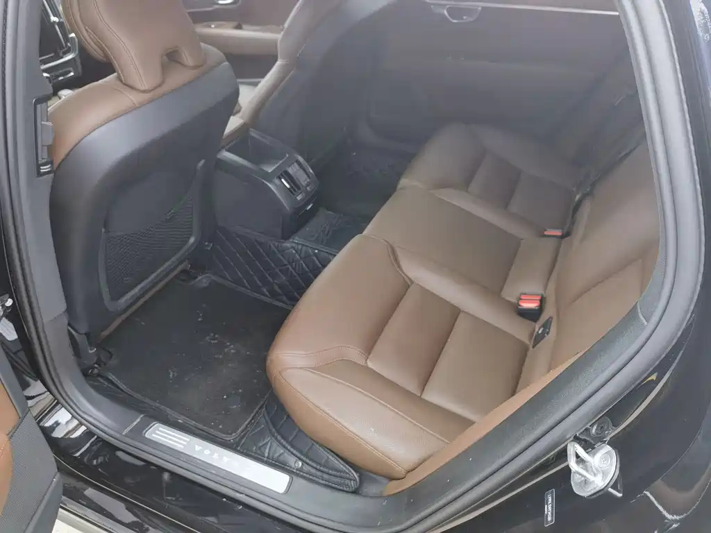VOLVO S90 2023