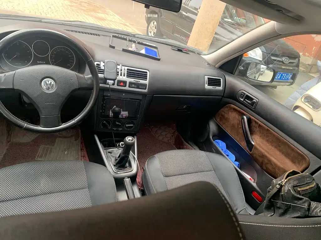 VOLKSWAGEN GOLF 2009