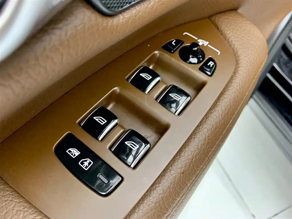 VOLVO S90 2021