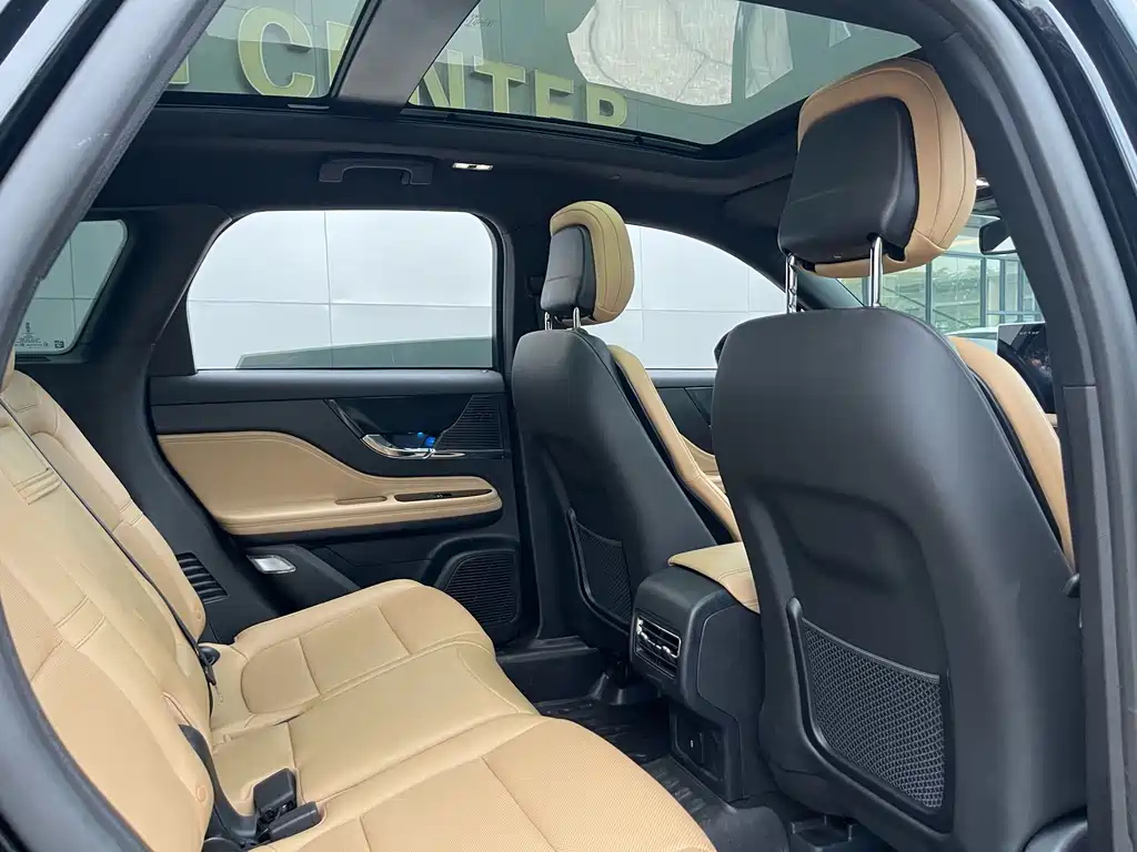 LINCOLN ADVENTURER 2021
