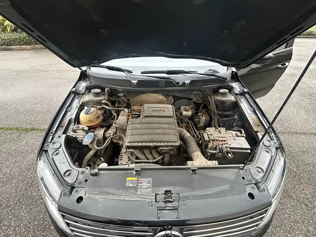 VOLKSWAGEN LAVIDA 2015
