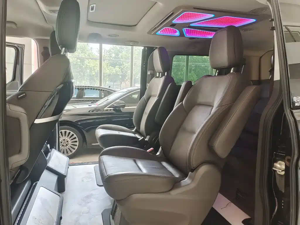 FORD TOUREO 2023