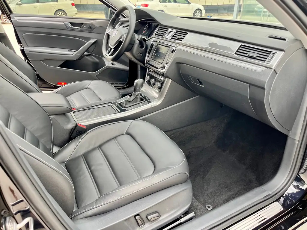 VOLKSWAGEN PASSAT 2017
