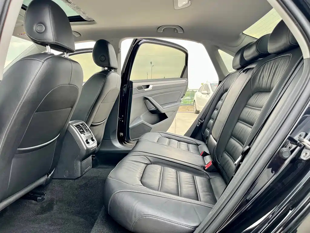 VOLKSWAGEN PASSAT 2017