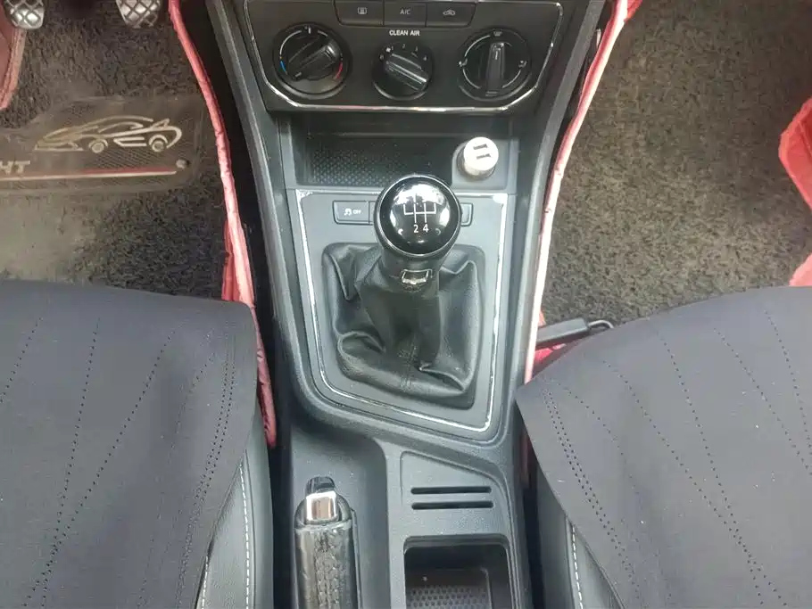 VOLKSWAGEN LAVIDA 2015