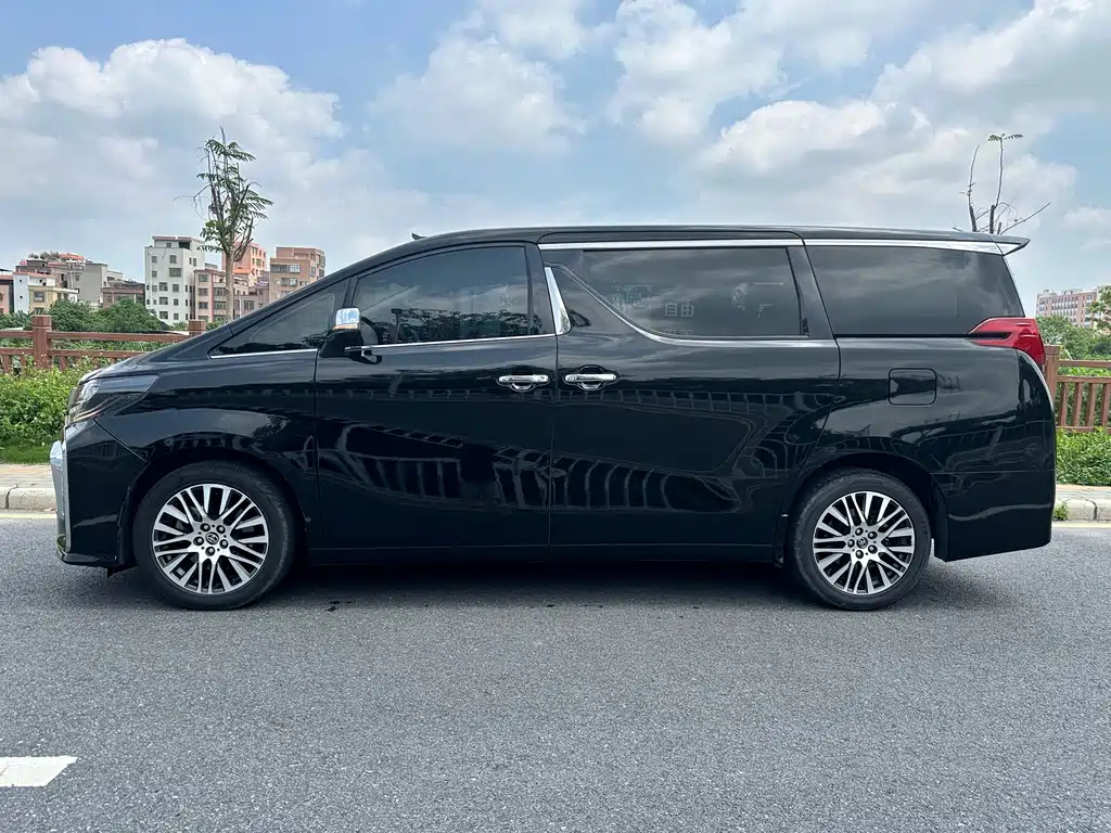 TOYOTA ALPHARD 2018