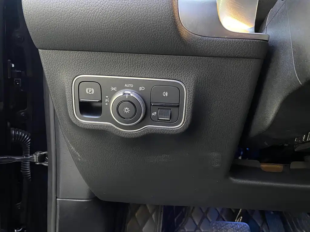 MERCEDES BENZ GLB 2020