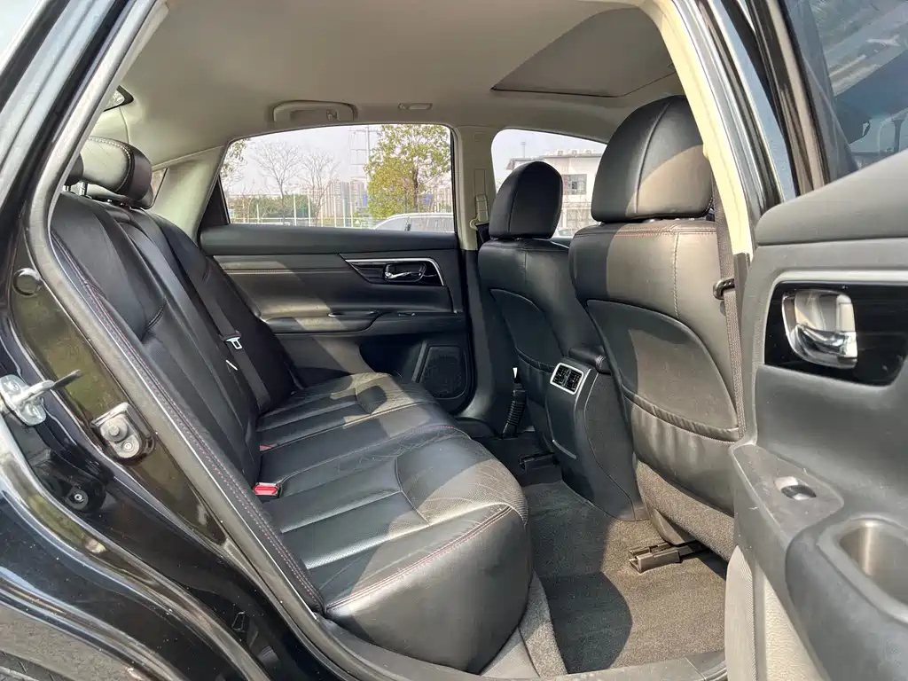 NISSAN TEANA 2018