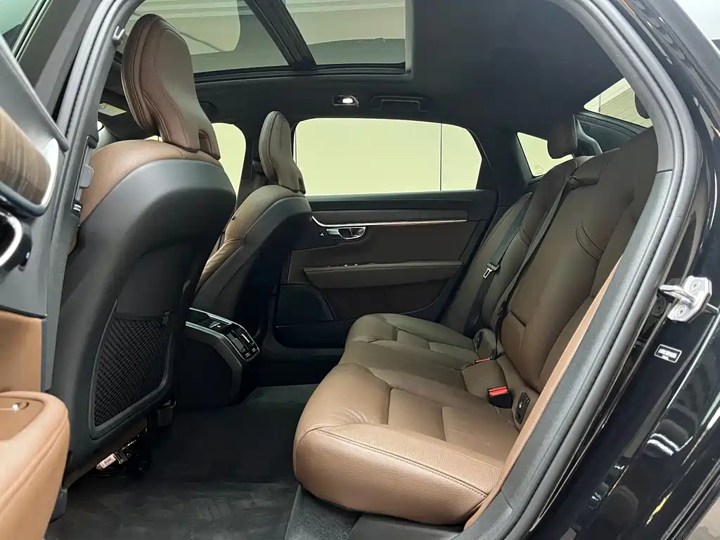 VOLVO S90 2022