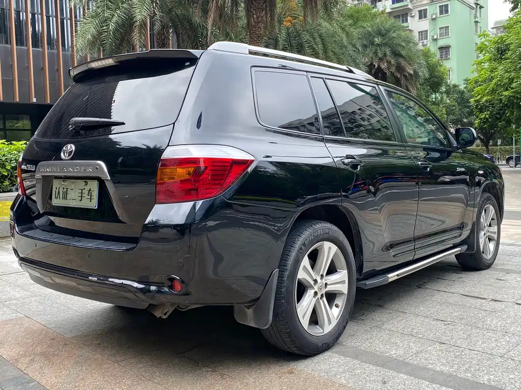 TOYOTA HIGHLANDER 2011