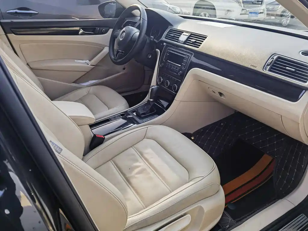 VOLKSWAGEN PASSAT 2014
