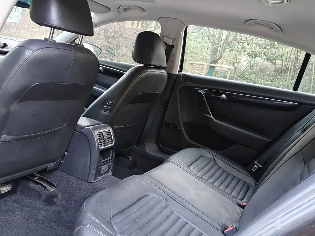 VOLKSWAGEN MAGOTAN 2012