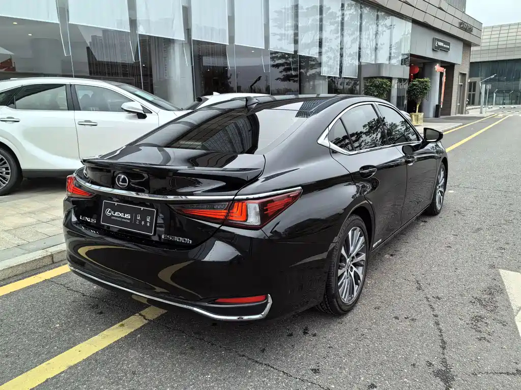 LEXUS ES 2020