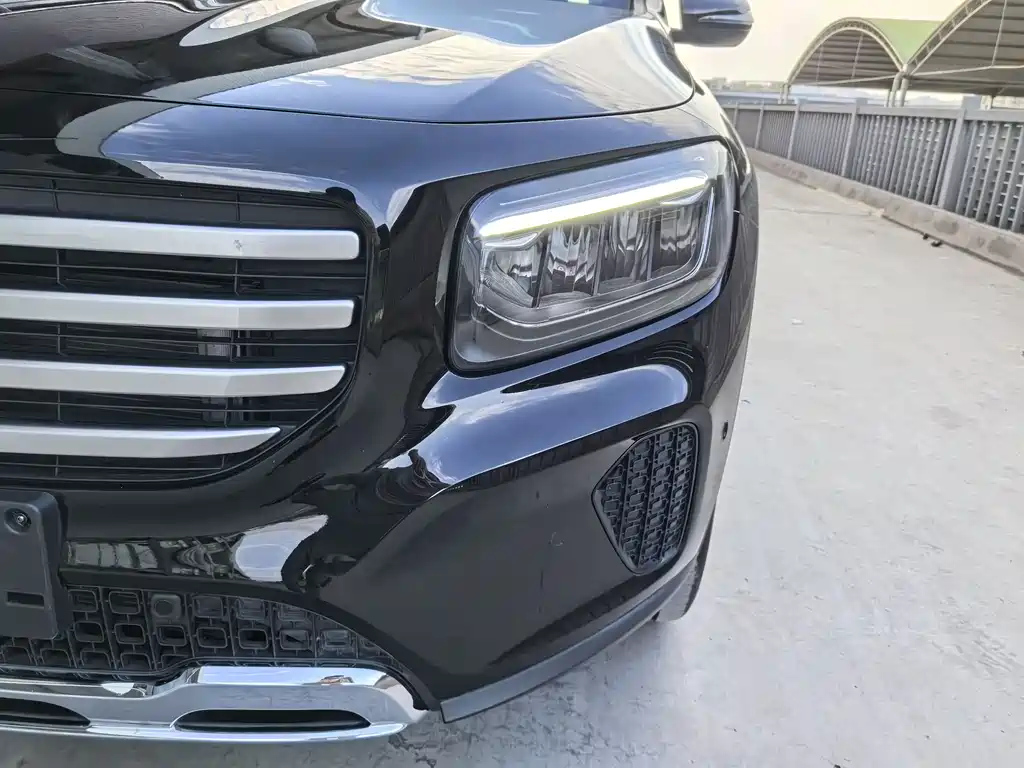 MERCEDES BENZ GLB 2024
