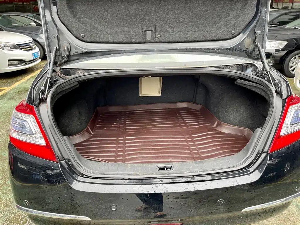 NISSAN TEANA 2011