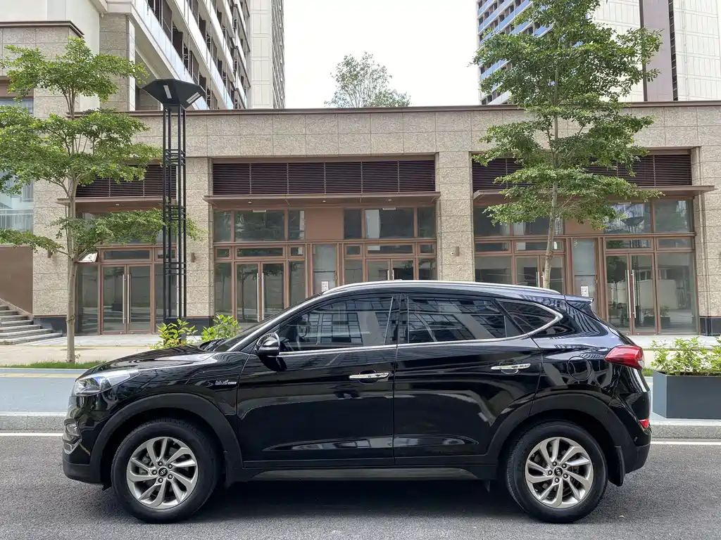 HYUNDAI TUCSON 2015