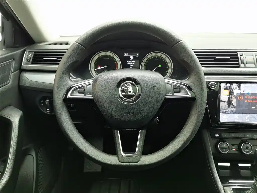 SKODA SUPERB 2019