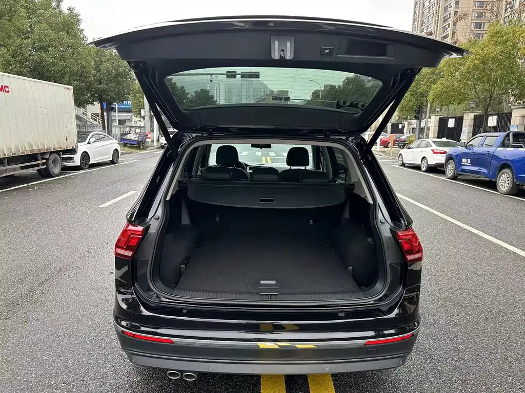 VOLKSWAGEN TIGUAN L 2021