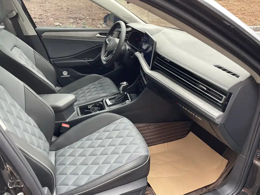 VOLKSWAGEN SAGITAR 2022