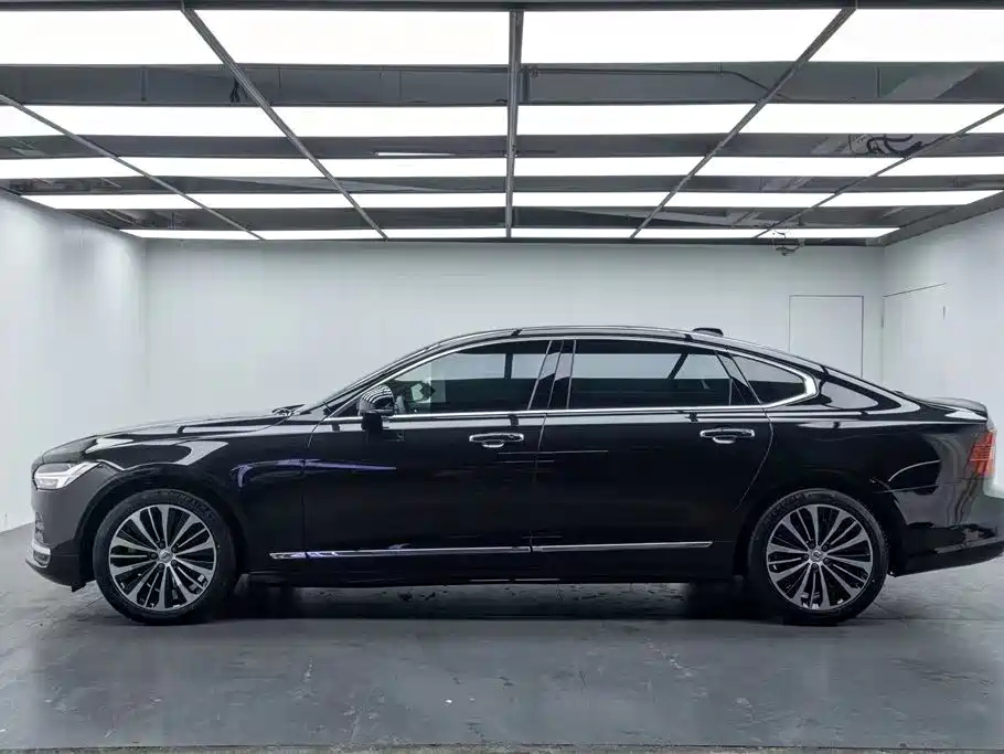 VOLVO S90 2022