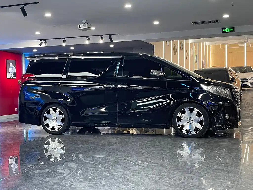 TOYOTA ALPHARD 2018