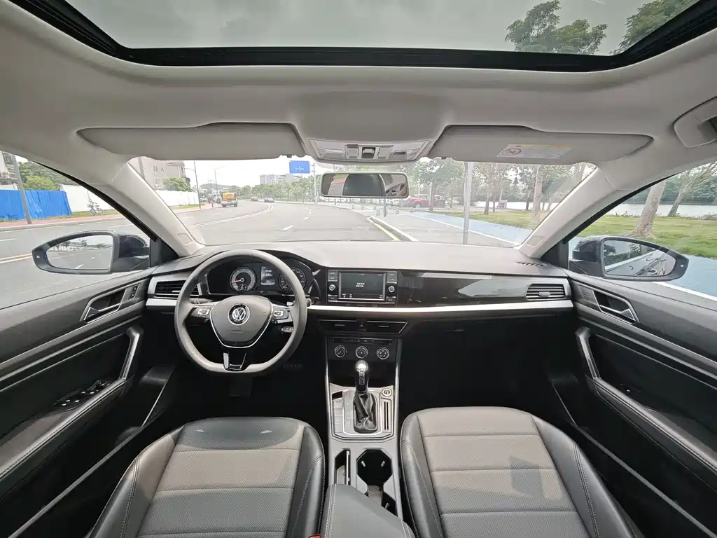 VOLKSWAGEN LAVIDA 2020