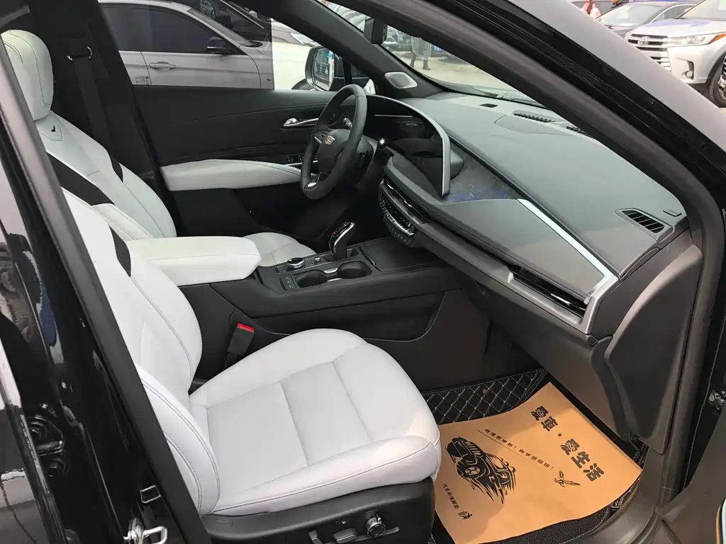 CADILLAC XT4 2024
