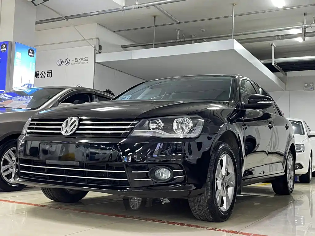 VOLKSWAGEN BORA 2013