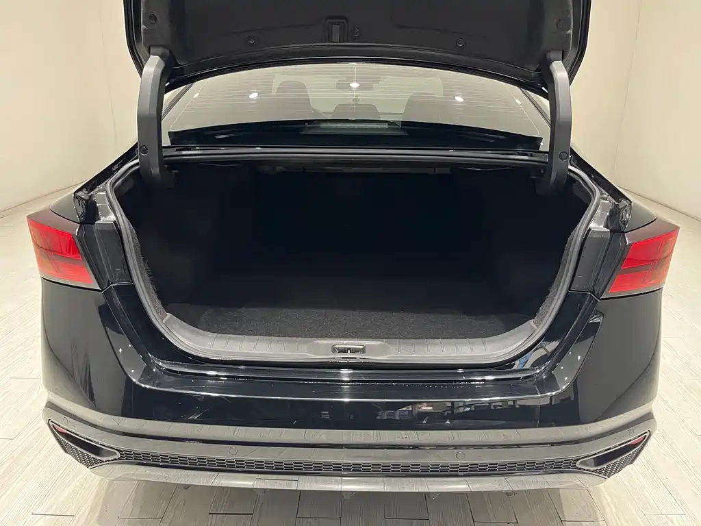 NISSAN TEANA 2022