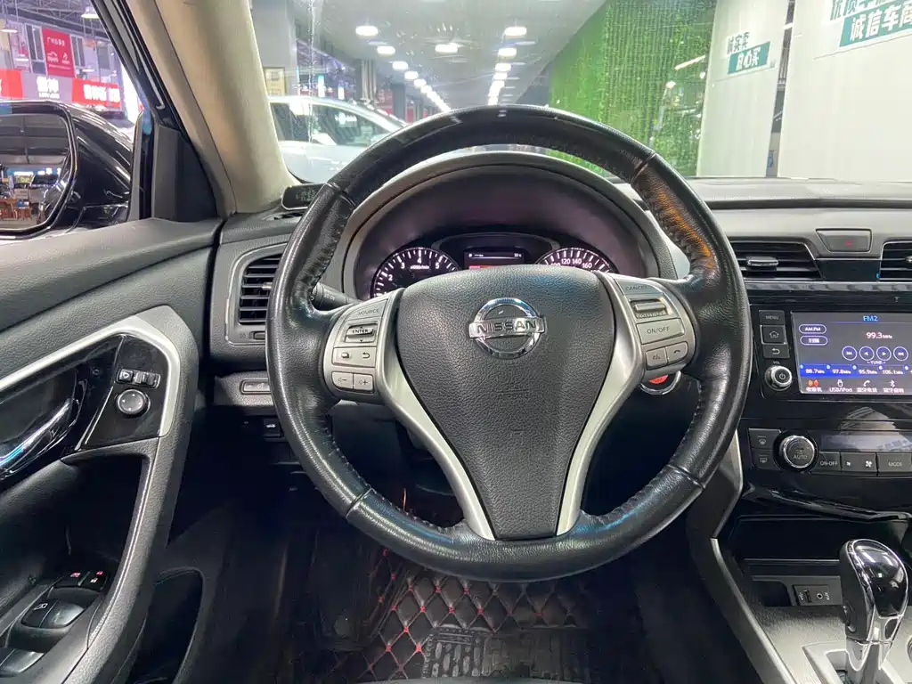 NISSAN TEANA 2017
