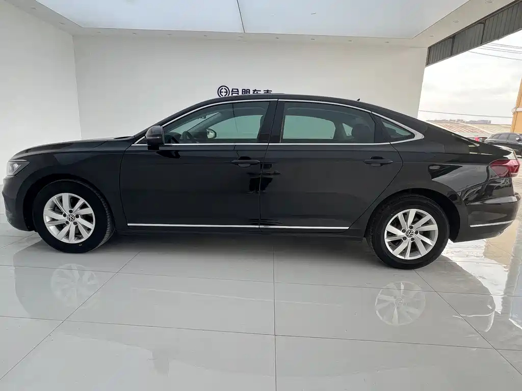 VOLKSWAGEN PASSAT 2022