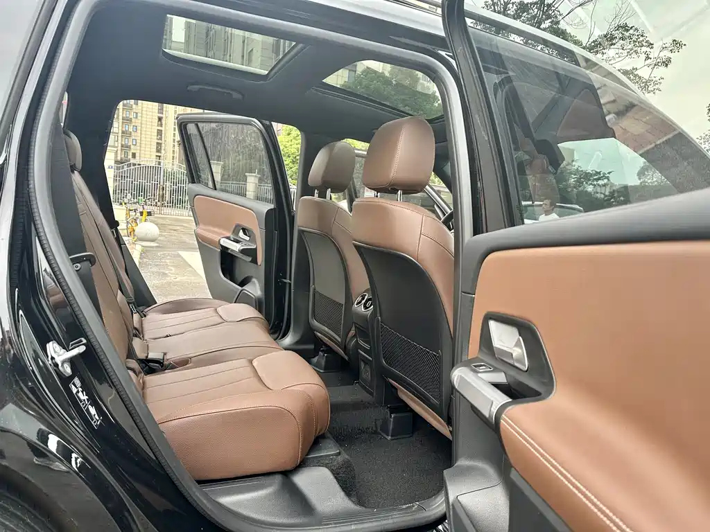 MERCEDES BENZ GLB 2023