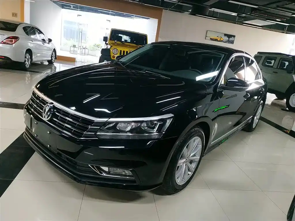VOLKSWAGEN PASSAT 2017