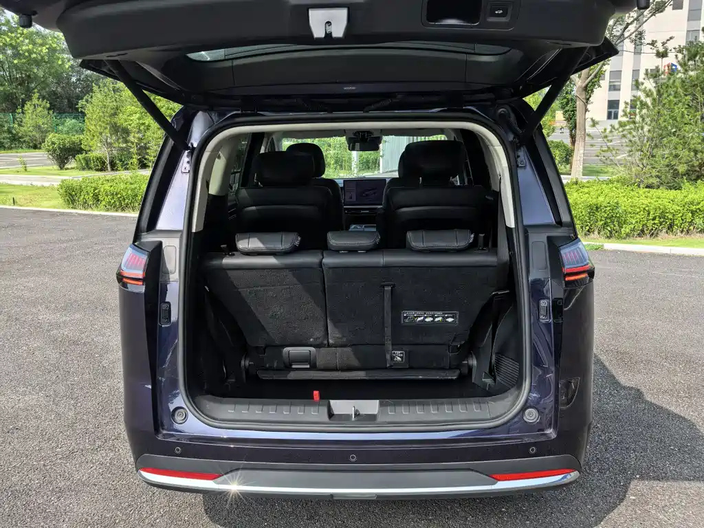 TRUMPCHI E8 NEW ENERGY 2024