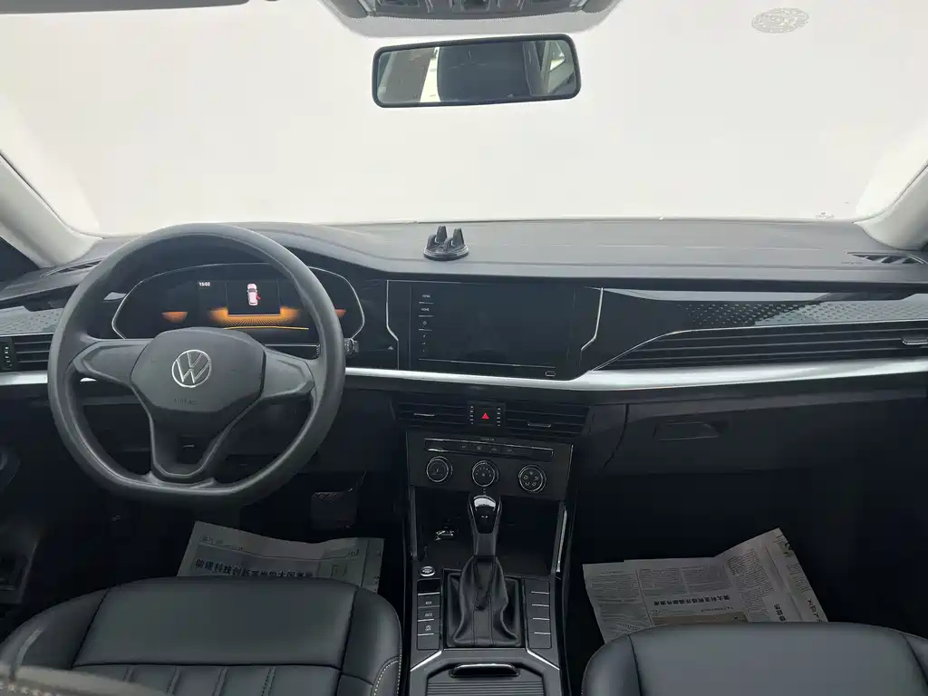 VOLKSWAGEN PASSAT 2022