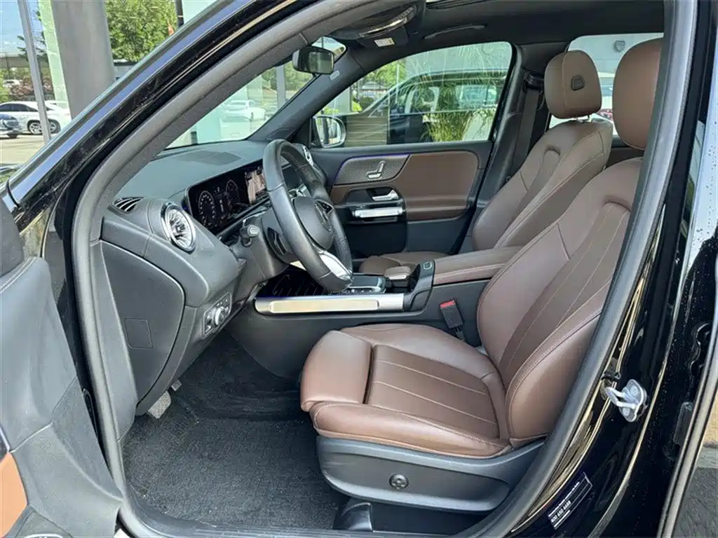 MERCEDES BENZ GLB 2024