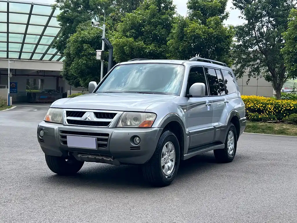 MITSUBISHI PAJERO 2011