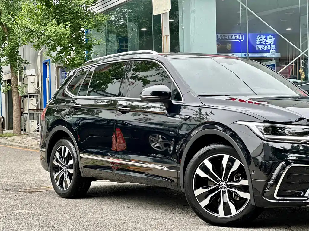 VOLKSWAGEN TIGUAN L 2024