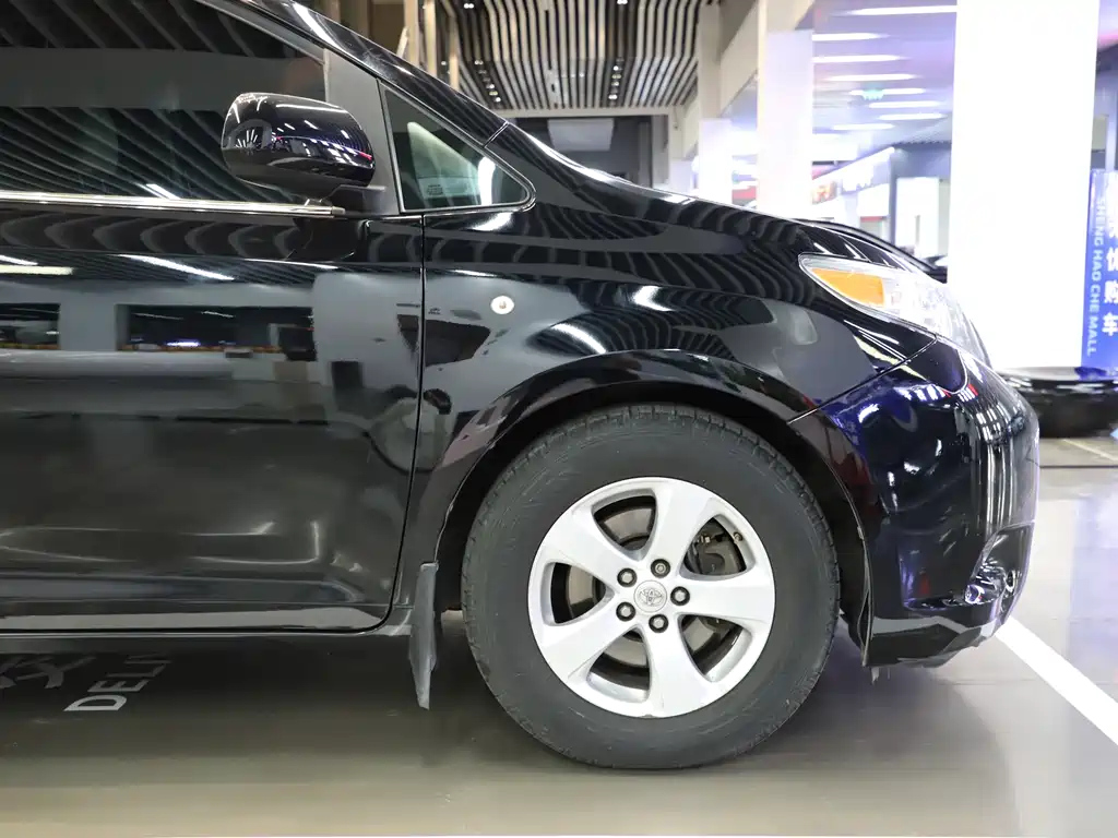 TOYOTA SIENNA 2018