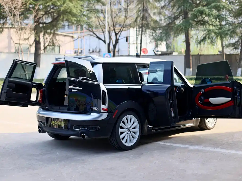 MINI CLUBMAN 2011