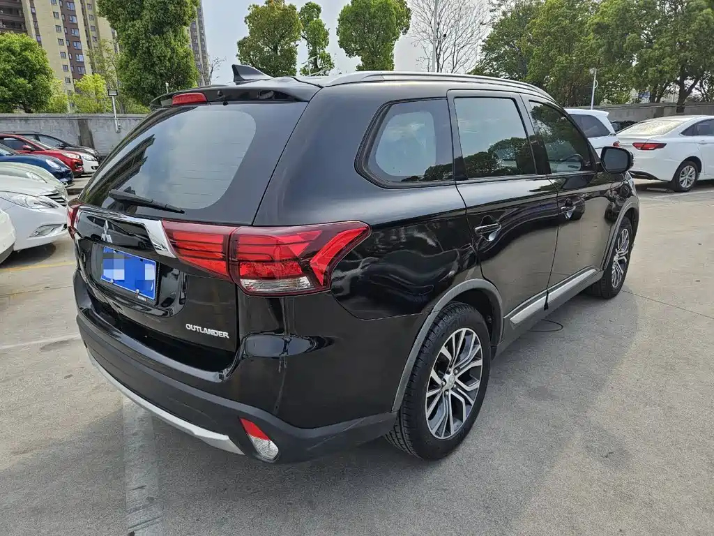 MITSUBISHI OUTLANDER 2017