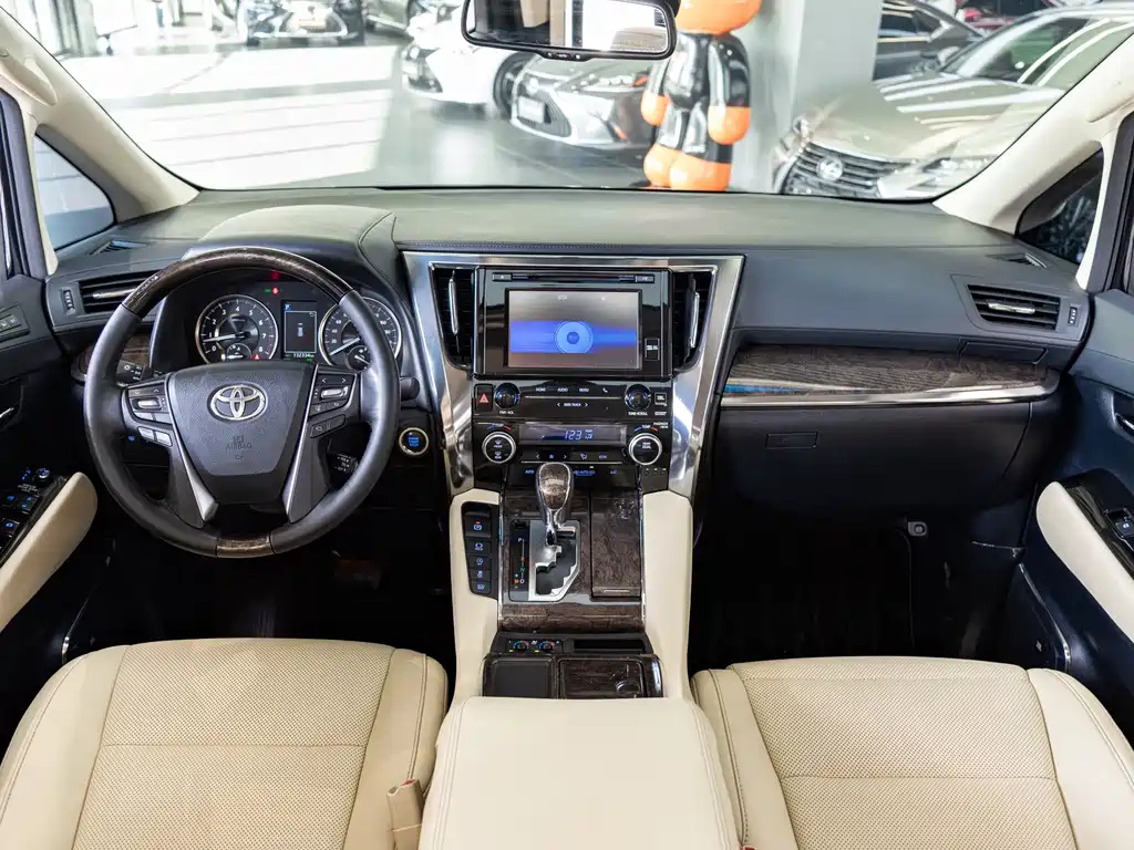 TOYOTA ALPHARD 2018