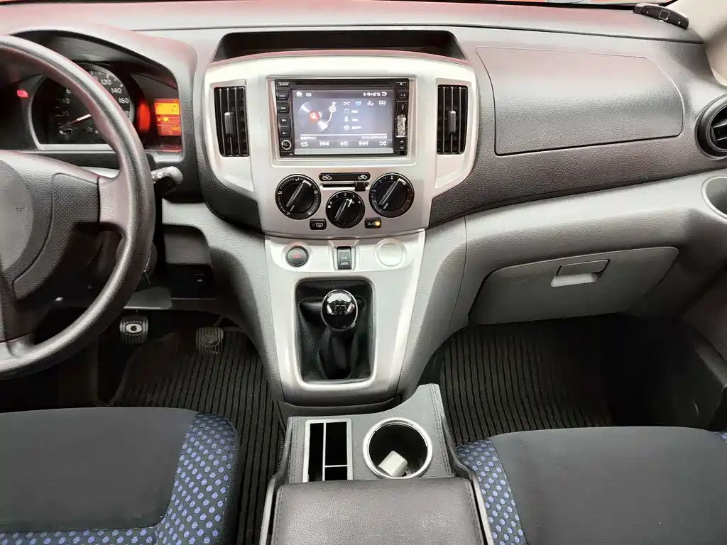 NISSAN NV200 2013