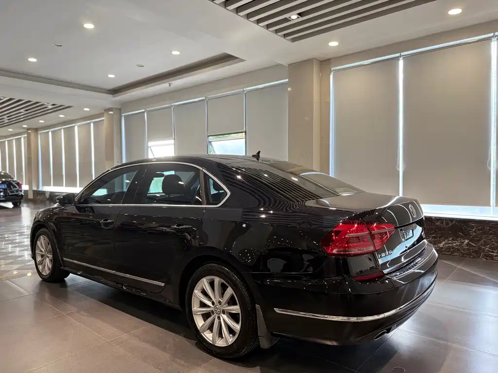 VOLKSWAGEN PASSAT 2016