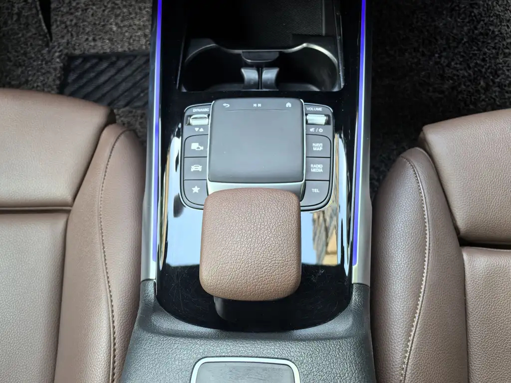 MERCEDES BENZ GLB 2023