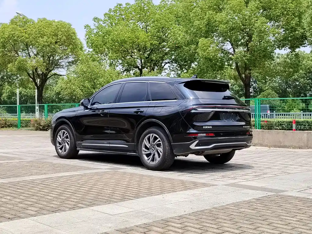 LINCOLN ADVENTURER 2023