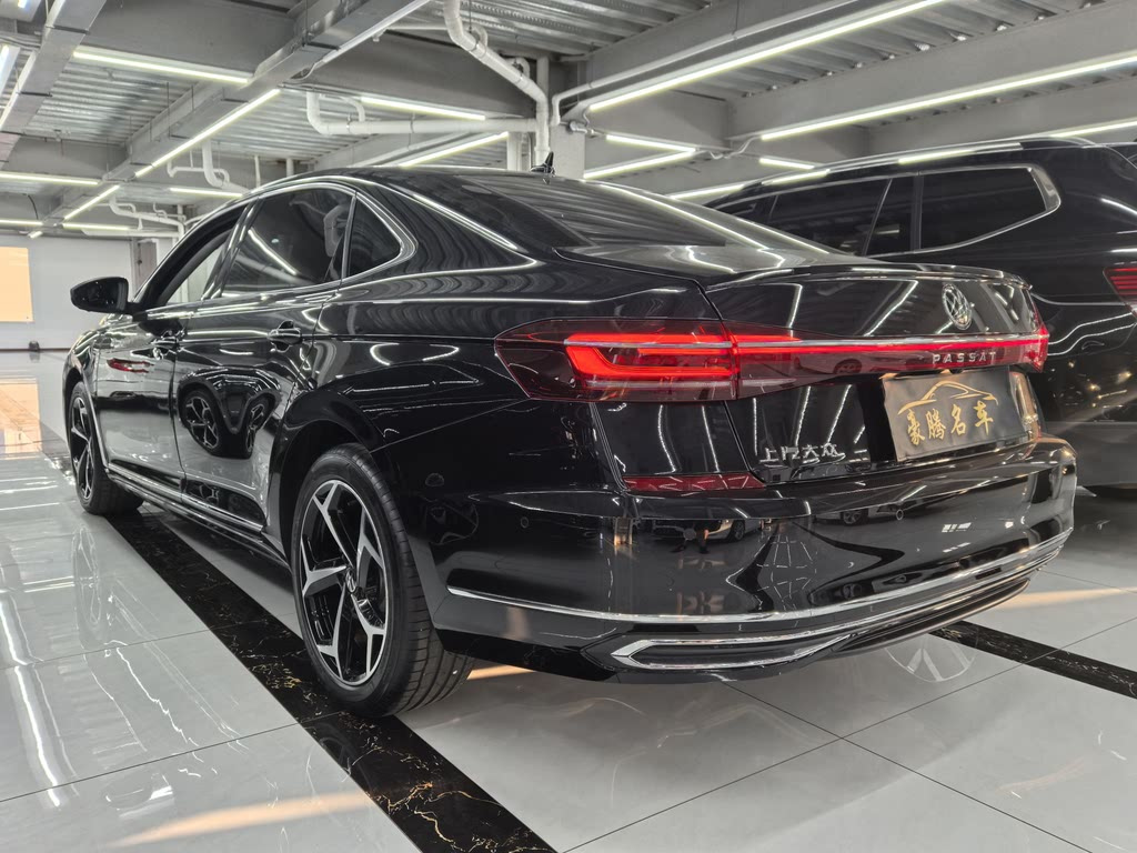 VOLKSWAGEN PASSAT 2024