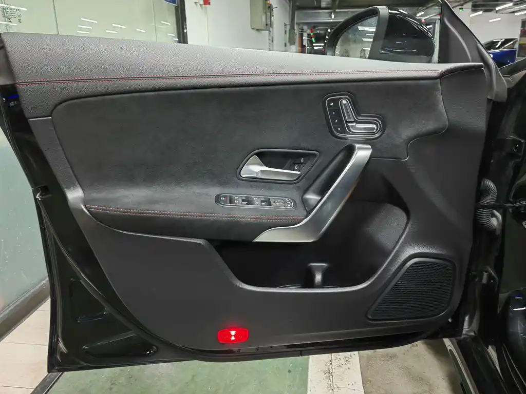 MERCEDES BENZ CLA 2023