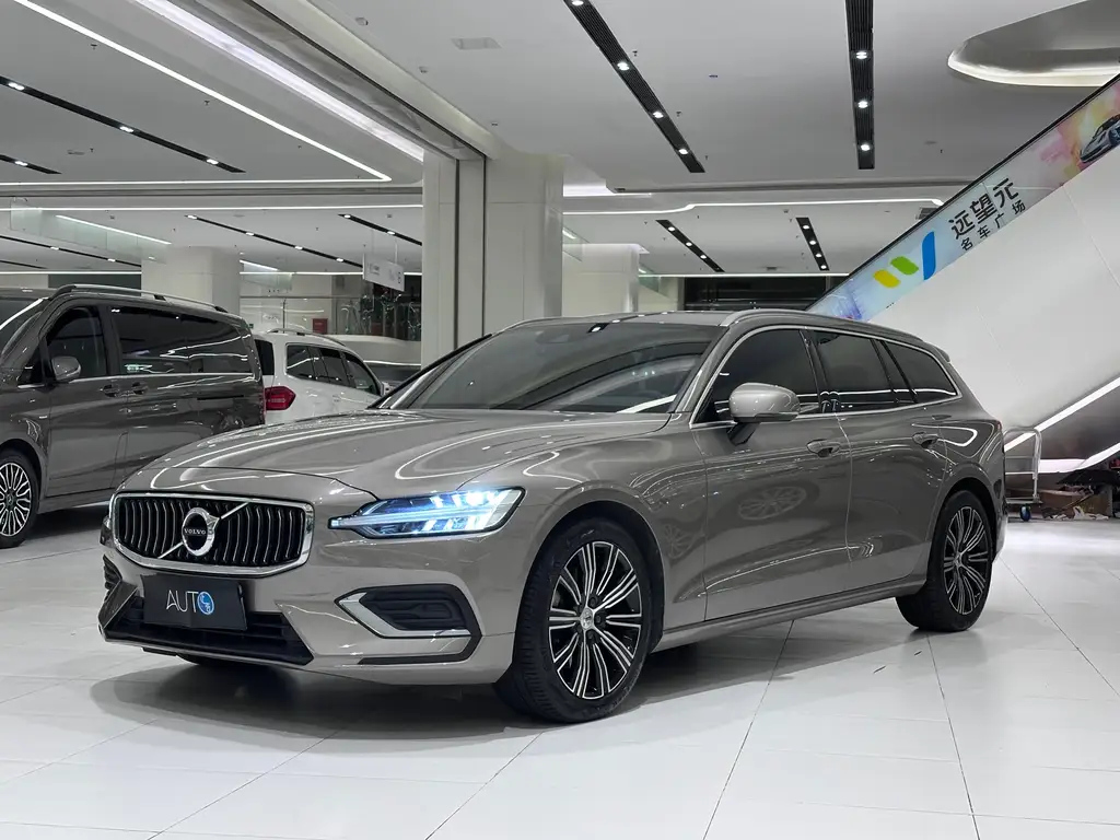 VOLVO V60 2021