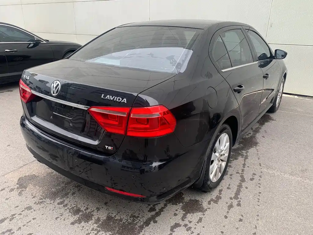 VOLKSWAGEN LAVIDA 2013